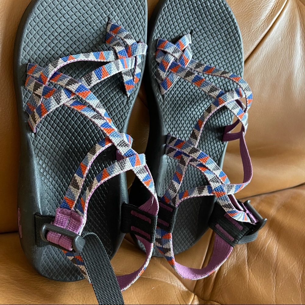CHACO Women’s size 9 Aztec print.